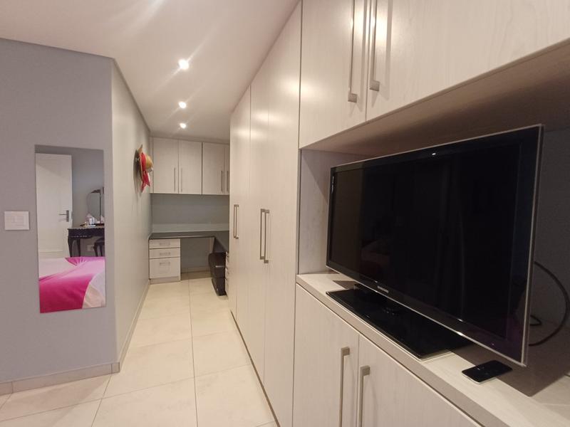 7 Bedroom Property for Sale in Valmary Park Western Cape